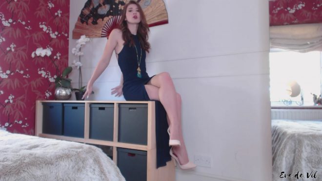 Eva de Vil: Legs Crossed Homewrecker