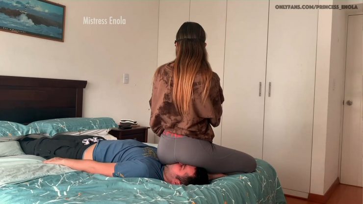 Mistress Enola: Yoga Leggins Faccesitting – Ass Smothering