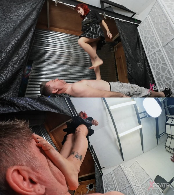 Bratty Foot Girls: Scarlett Foxx – Flattening your nose ($24.99 Clips4sale)