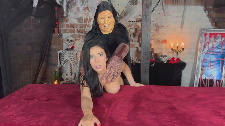 Tatti Roana Bondage – Night of the Monster