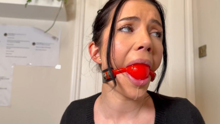 Tatti Roana Bondage: Tatti Gets Tied Up For Taking Bribes! 1080p