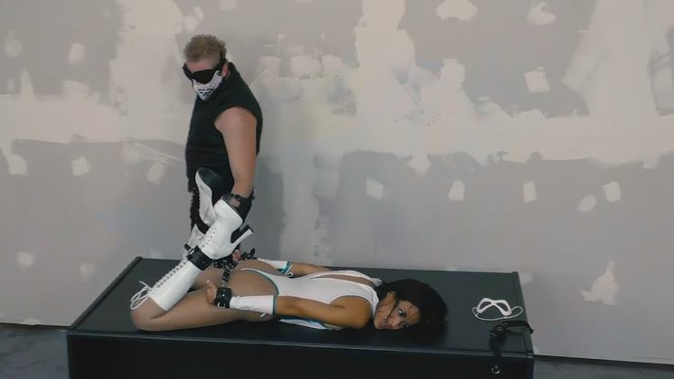 Twisted Wager – Superheroine Loses the Bet & Gets Brutally Bound, Gagged & Used by Villain